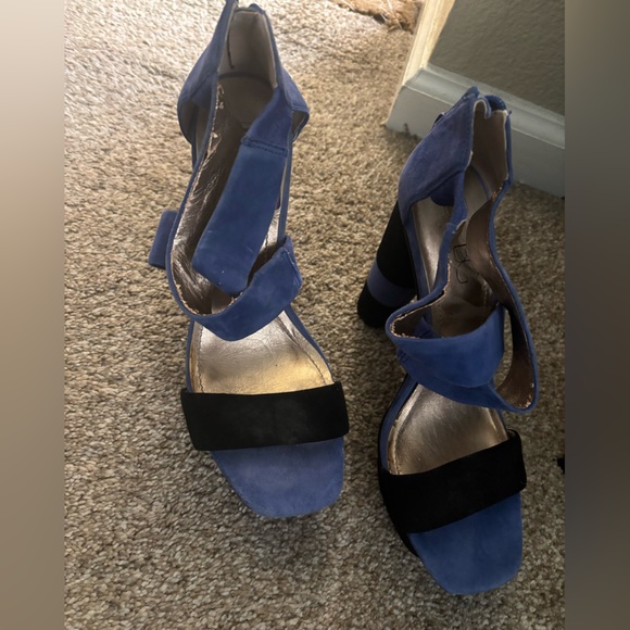 Black and Blue suede BCBG heels size 9 - Picture 1 of 4